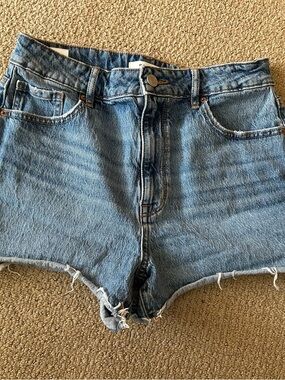 Pacsun Stretch High Rise Denim Shorts, size 27. Super cute!